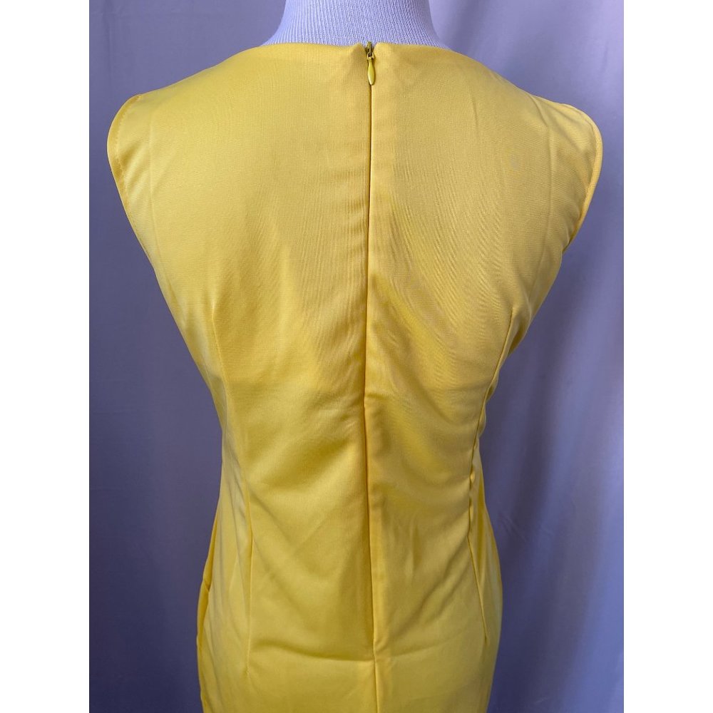 LivaGirl Vibrant Yellow Gold Accent Keyhole Front Sleeveless Midi Dress - Picture 9 of 13